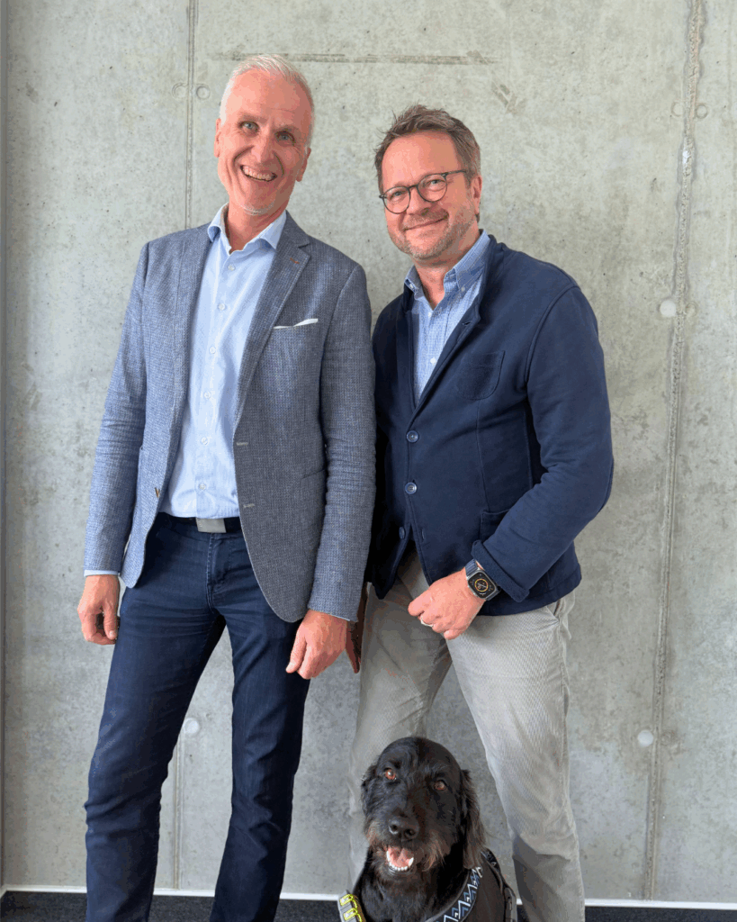 Geschäftsführer Michael Barthel, Rüdiger Übbing und sein Hund | TECCON professionals Geschäftsführer Michael Barthel, Rüdiger Übbing und sein Hund